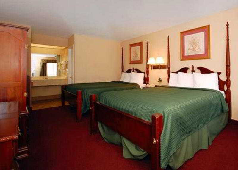 Rodeway Inn Augusta Room photo